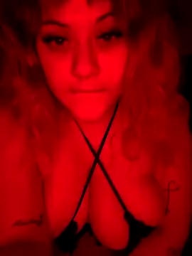 Snapshot of Dulceluz_420 chatting on October 6, 4:54 am Dulceluz 420 online show from October 6, 4:54 am