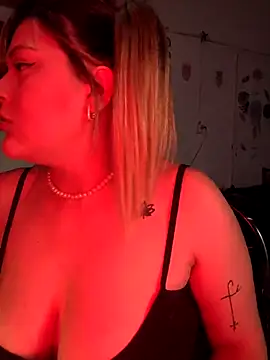 Snapshot of Dulceluz_420 chatting on October 17, 6:54 pm Dulceluz 420 online show from October 17, 6:54 pm