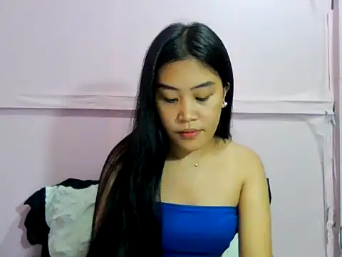 Snapshot of YourWildestDoll chatting on April 5, 5:32 pm YourWildestDoll online show from April 5, 5:32 pm