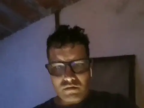 Snapshot of Quarentaoon chatting on October 17, 11:07 pm Quarentaoon online show from October 17, 11:07 pm