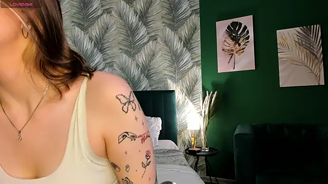 Snapshot of Kati_Li chatting on September 24, 10:29 am Kati Li online show from September 24, 10:29 am