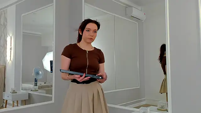 NoraHaynes online show from February 28, 3:07 am