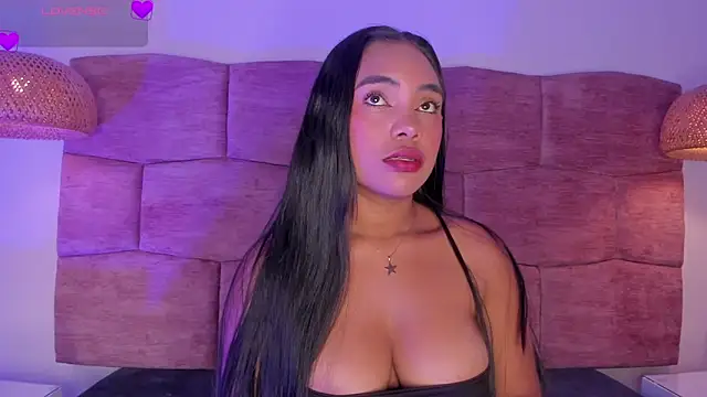 Snapshot of dani_velvet chatting on April 9, 3:06 am dani velvet online show from April 9, 3:06 am