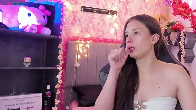 Scarlett21   online show from April 15, 7:21 pm