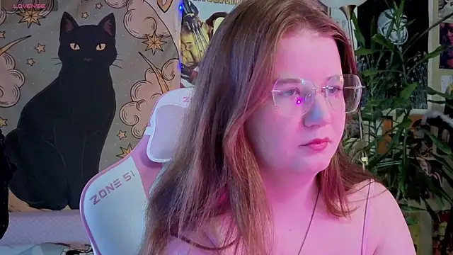 Sienna-Cow online show from April 13, 8:42 am