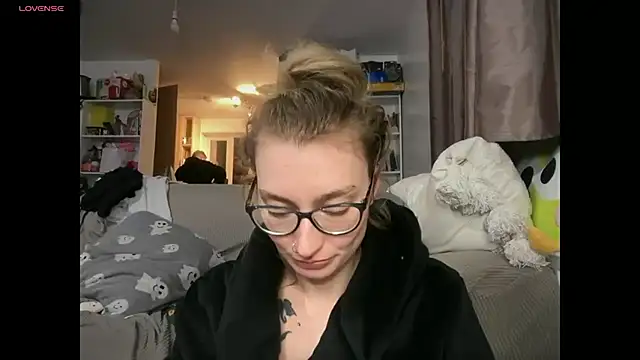 Snapshot of harleyblair chatting on March 5, 11:01 pm harleyblair online show from March 5, 11:01 pm