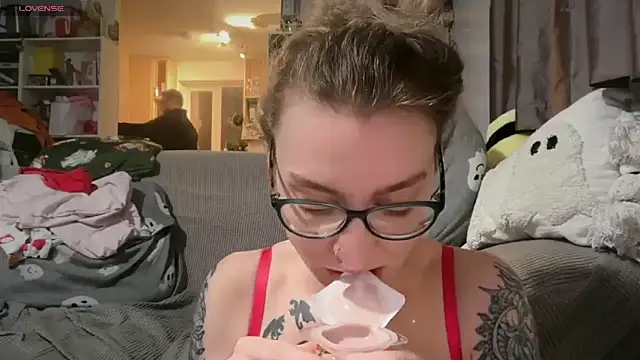 Snapshot of harleyblair chatting on March 17, 11:08 pm harleyblair online show from March 17, 11:08 pm