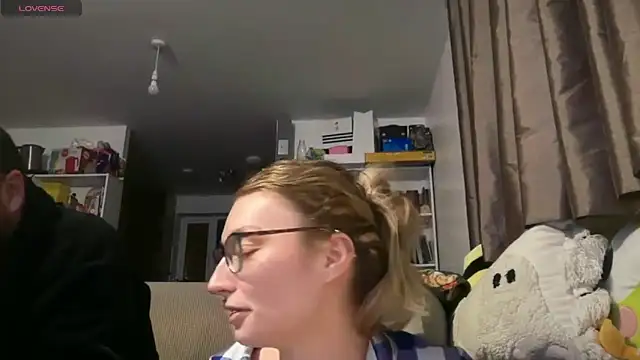 Snapshot of harleyblair chatting on March 18, 11:08 pm harleyblair online show from March 18, 11:08 pm