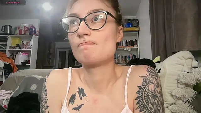 Snapshot of harleyblair chatting on March 19, 9:19 pm harleyblair online show from March 19, 9:19 pm