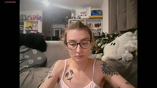 Snapshot of harleyblair chatting on March 26, 11:10 pm harleyblair online show from March 26, 11:10 pm