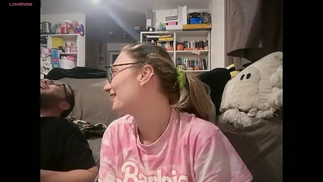 Snapshot of harleyblair chatting on March 31, 10:10 pm harleyblair online show from March 31, 10:10 pm