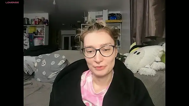 Snapshot of harleyblair chatting on April 1, 10:07 pm harleyblair online show from April 1, 10:07 pm