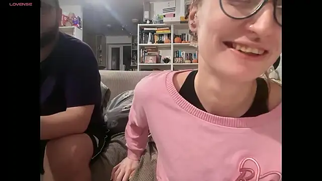 Snapshot of harleyblair chatting on April 2, 10:07 pm harleyblair online show from April 2, 10:07 pm