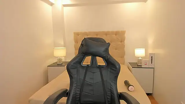 lovableXnaughty lily online show from November 11, 11:27 pm