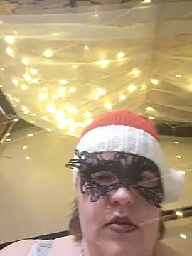 Snapshot of VeiledMuse chatting on December 22, 2:41 am VeiledMuse online show from December 22, 2:41 am