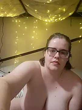 Snapshot of VeiledMuse chatting on February 22, 2:13 am VeiledMuse online show from February 22, 2:13 am