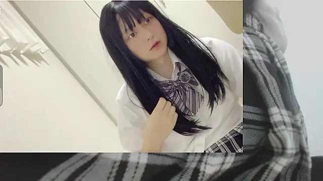 Snapshot of Mia032 chatting on October 12, 1:32 pm Mia032 online show from October 12, 1:32 pm