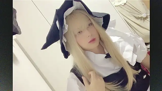 Snapshot of Mia032 chatting on October 31, 2:18 pm Mia032 online show from October 31, 2:18 pm