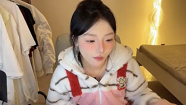 Robin-o3 online show from October 19, 3:45 pm