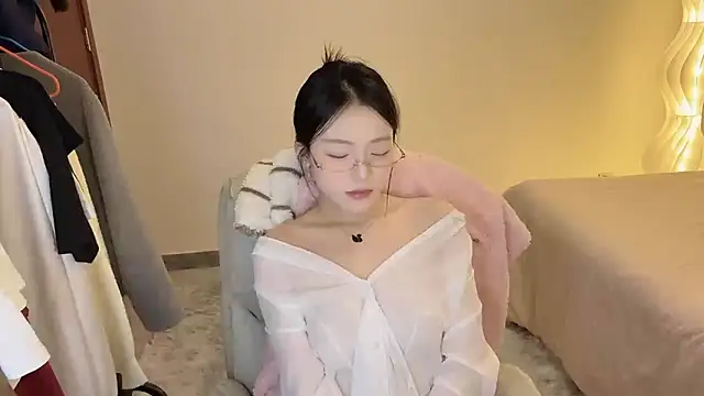 Robin-o3 online show from December 4, 4:38 pm