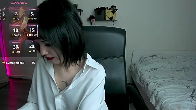 Snapshot of LiyaLuna chatting on February 18, 3:08 pm LiyaLuna online show from February 18, 3:08 pm