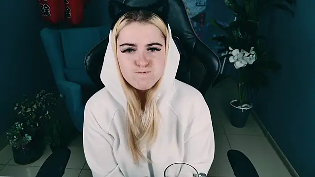 Stef Nicks online show from September 26, 5:22 am