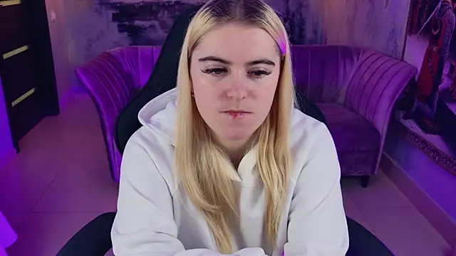 Stef Nicks online show from October 12, 5:39 am