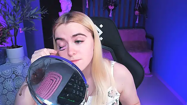 Stef Nicks online show from December 1, 9:03 am