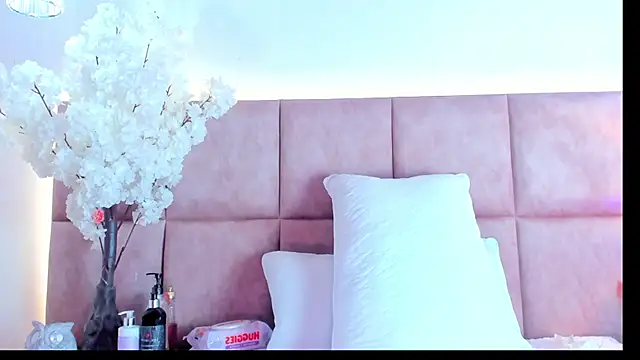 Snapshot of KarolBlanco chatting on February 1, 2:43 am KarolBlanco online show from February 1, 2:43 am