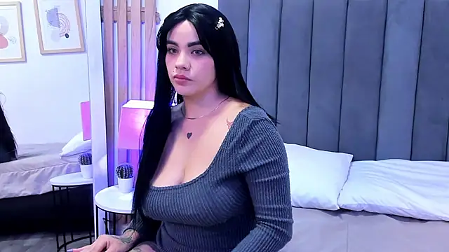 Snapshot of SuccubusDolly chatting on October 10, 8:30 pm SuccubusDolly online show from October 10, 8:30 pm