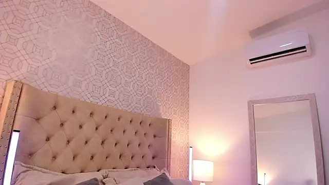 Snapshot of SuccubusDolly chatting on October 31, 8:21 pm SuccubusDolly online show from October 31, 8:21 pm