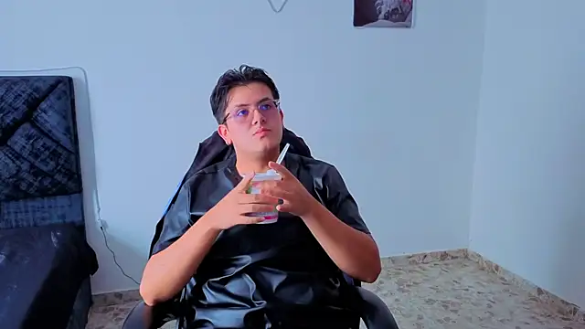 Snapshot of Ryan_Doretti chatting on December 18, 4:02 pm Ryan Doretti online show from December 18, 4:02 pm