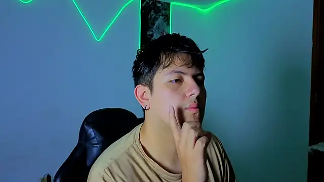 Snapshot of Ryan_Doretti chatting on December 21, 10:22 am Ryan Doretti online show from December 21, 10:22 am