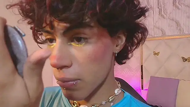 Snapshot of kaisage_tay chatting on April 6, 3:37 am kaisage tay online show from April 6, 3:37 am