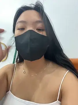 Snapshot of Thuylinh05 chatting on October 4, 3:32 pm Thuylinh05 online show from October 4, 3:32 pm