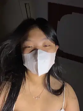 Snapshot of Thuylinh05 chatting on October 7, 7:11 pm Thuylinh05 online show from October 7, 7:11 pm