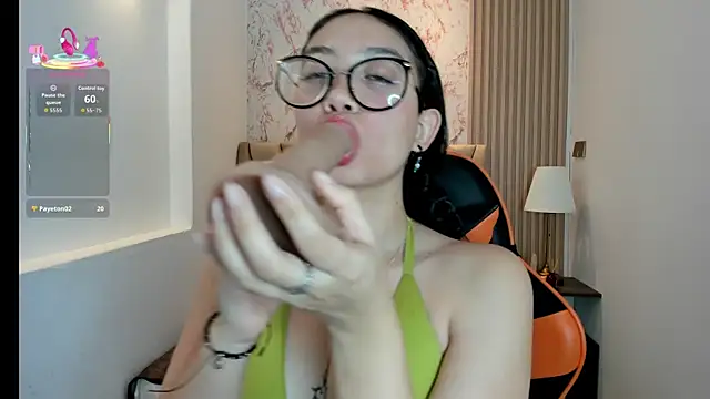 Yuna  Min online show from September 23, 12:08 pm