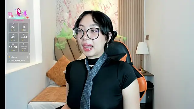 Yuna  Min online show from October 31, 1:12 pm