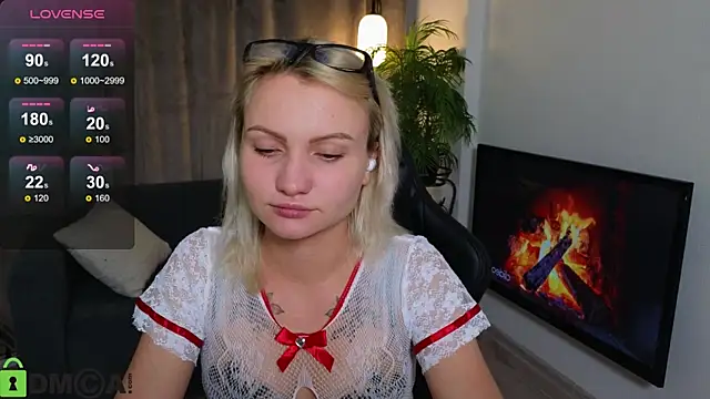 Cameronlovely  online show from October 18, 7:14 pm