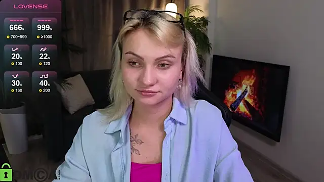 Cameronlovely  online show from October 24, 6:59 pm