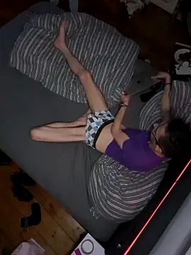 Snapshot of GayFun_bln chatting on April 11, 1:54 am GayFun bln online show from April 11, 1:54 am