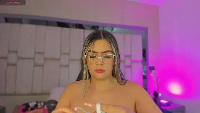 Snapshot of Samarafernandez chatting on September 27, 3:11 am Samarafernandez online show from September 27, 3:11 am