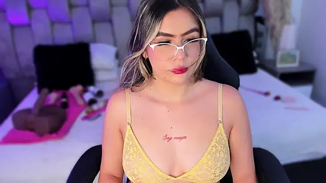 Snapshot of Samarafernandez chatting on October 4, 3:48 am Samarafernandez online show from October 4, 3:48 am