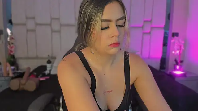 Snapshot of Samarafernandez chatting on October 16, 3:29 am Samarafernandez online show from October 16, 3:29 am