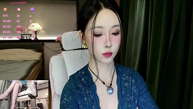 Snapshot of AYW-21 chatting on October 30, 12:39 pm AYW-21 online show from October 30, 12:39 pm