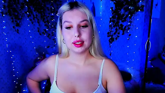 ChloeRicc online show from November 14, 3:00 pm