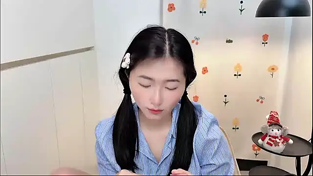 Snapshot of Rosalind_xixi chatting on April 17, 1:52 am Rosalind xixi online show from April 17, 1:52 am