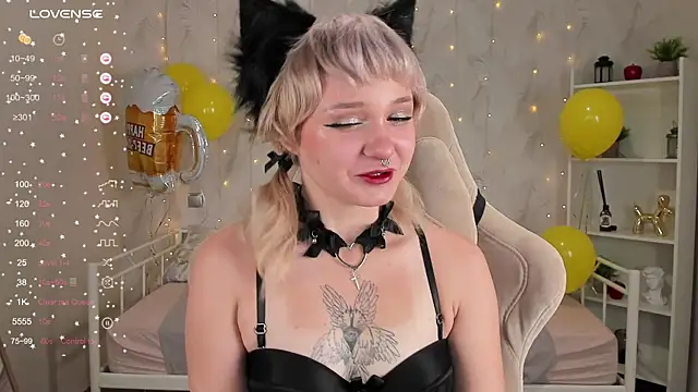 Snapshot of Tori_Cutie chatting on October 1, 12:05 am Tori Cutie online show from October 1, 12:05 am
