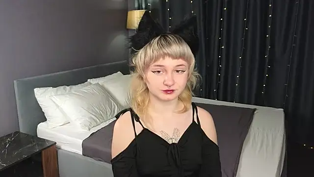 Tori Cutie online show from November 27, 12:02 am