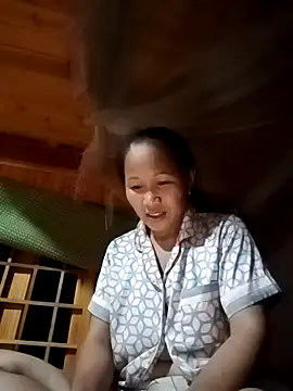 Snapshot of TinTin321 chatting on October 10, 11:31 am TinTin321 online show from October 10, 11:31 am